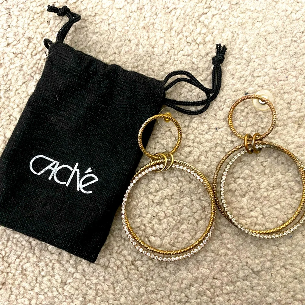 Cache Statement Earrings - Picture 1 of 3